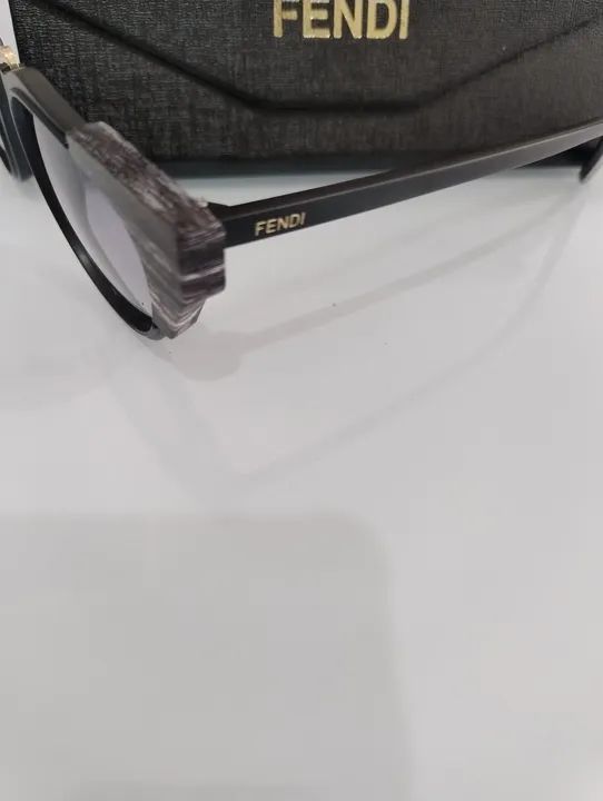 Óculos de sol Fendi novo na caixa  - Foto 3