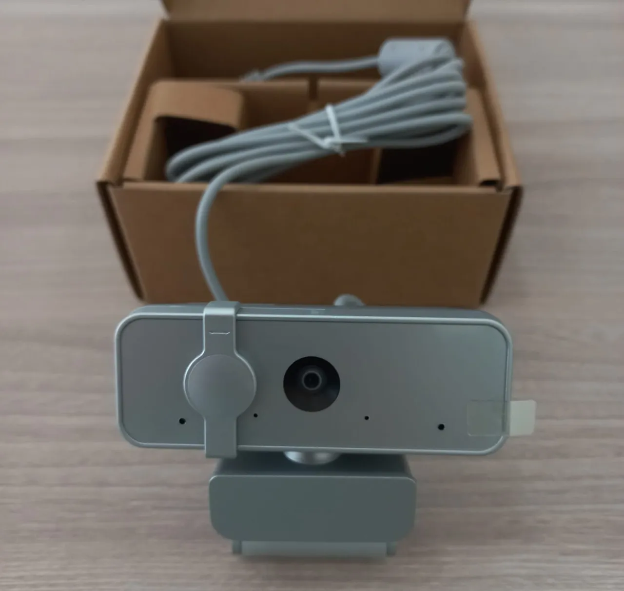 Webcam Lenovo HD 1080p - 2,1 MP com Grande Angular de 95°.<br>Valor: R$ 420,00.
