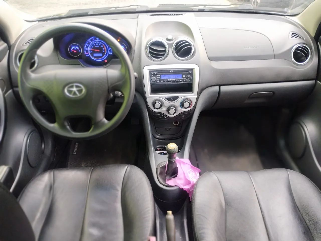 Jac 2012 Turin sedan $ 25.900,00 completo  - Foto 3