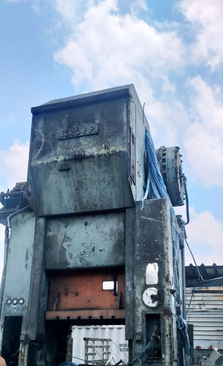 Prensa Excêntrica Freio Fricção tipo H  Marca Krupp, capacidade 800 Tf,  - Foto 5