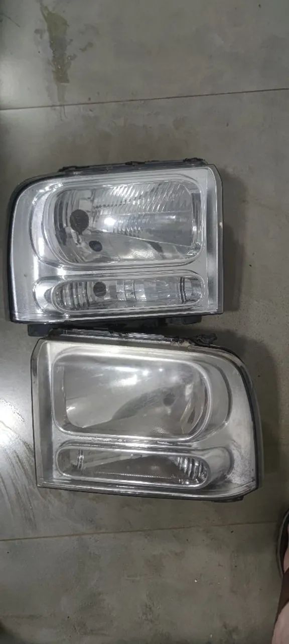 Faróis dianteiros Ford F-250