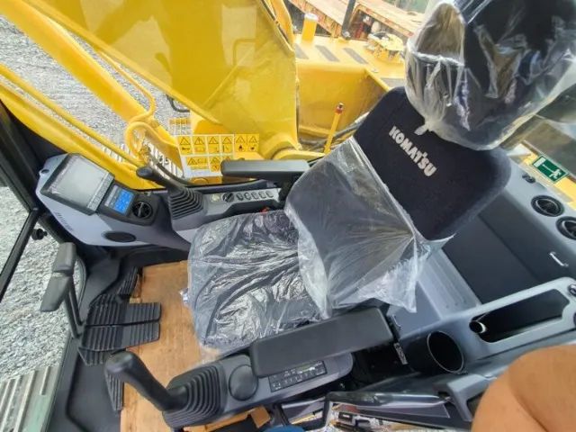 escavadeira Komatsu PC210 4x4 diesel ano 2022 - Foto 2