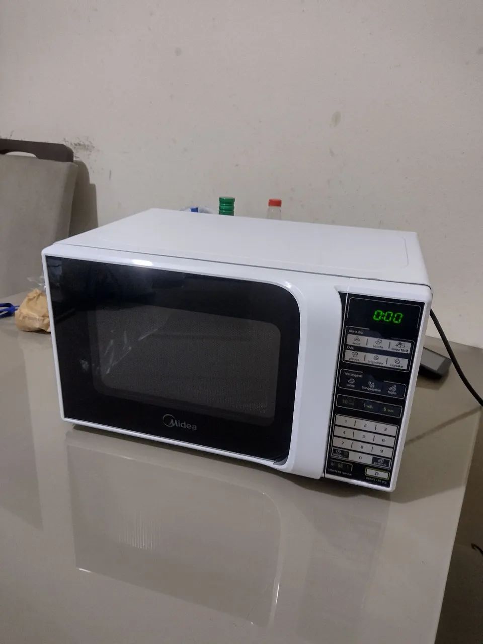 Microondas Midea 20 litros, modelo atual.