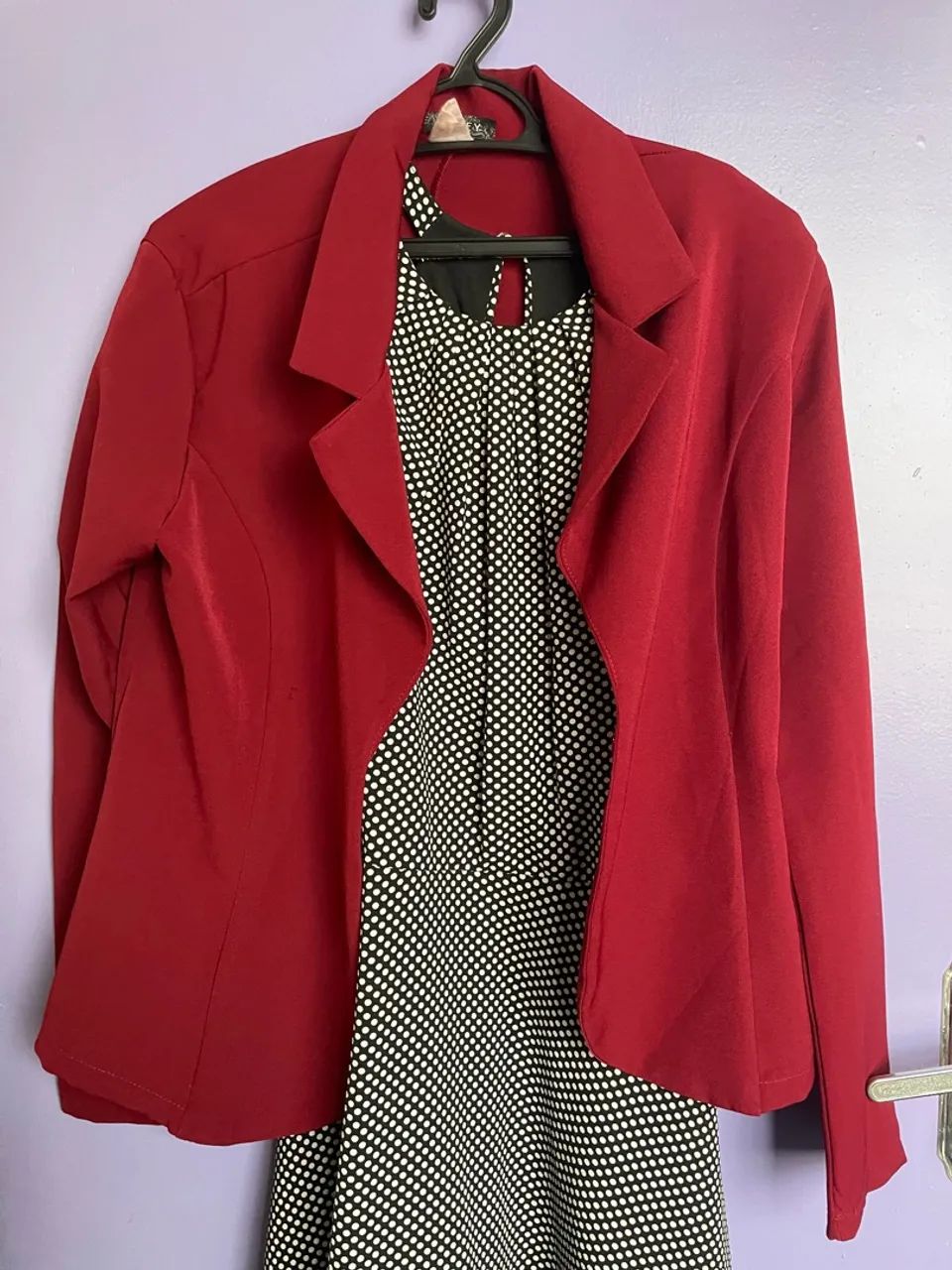 Conjunto Social: Blazer Vermelho e Vestido Poá