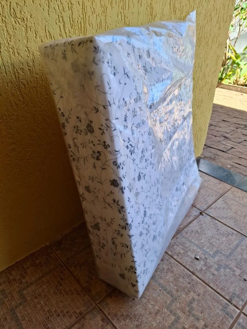 Travesseiro Triangular Espuma Encosto anti-varizes e anti-refluxo - Foto 2