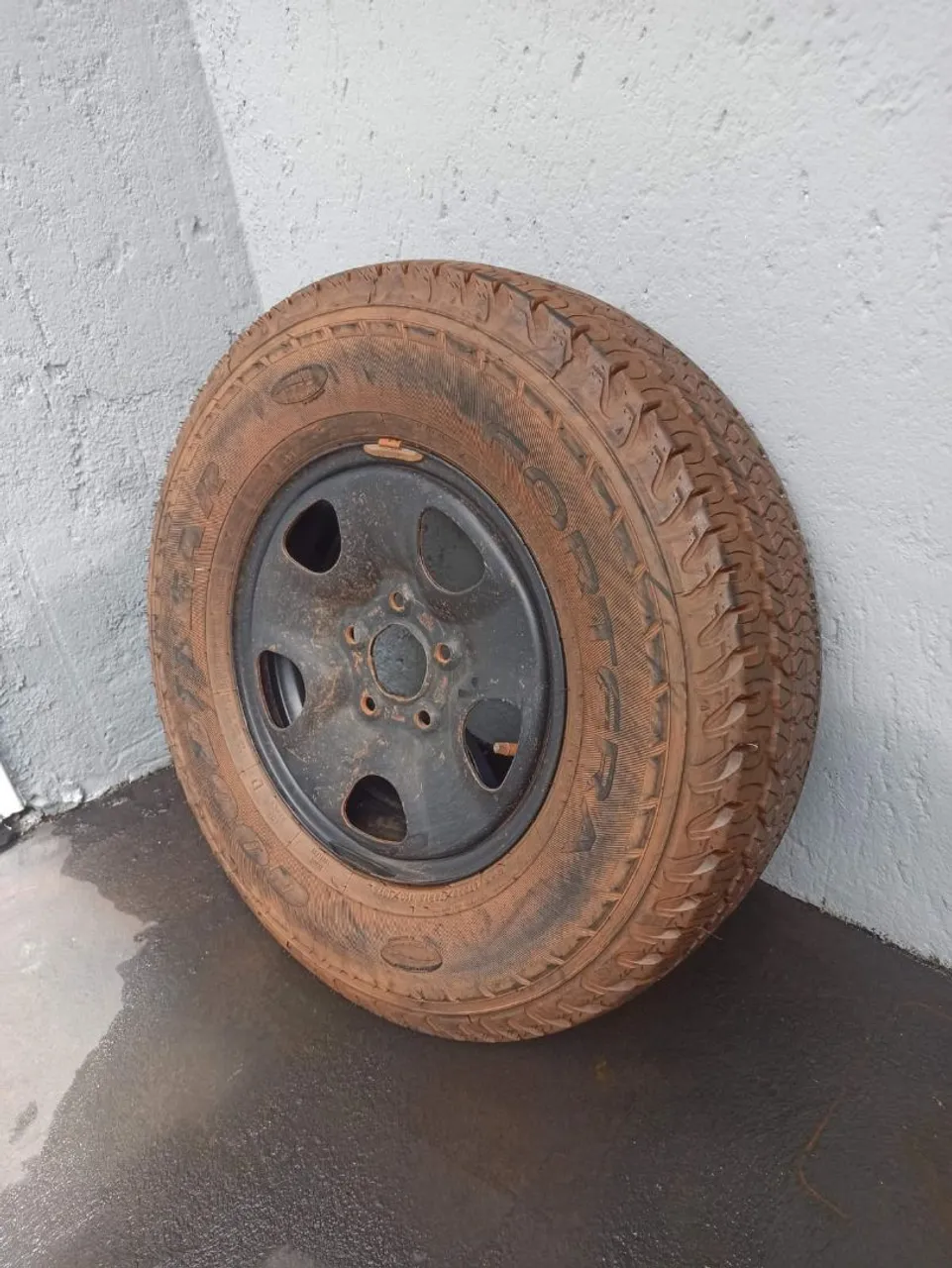 Roda + Pneu LT 235/75R15