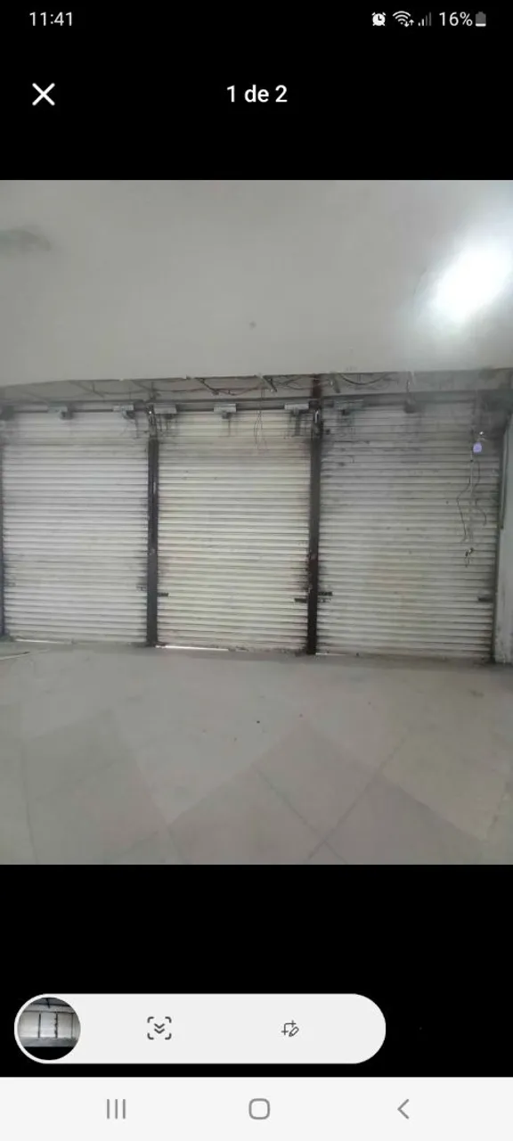 Loja comercial com portas de aço