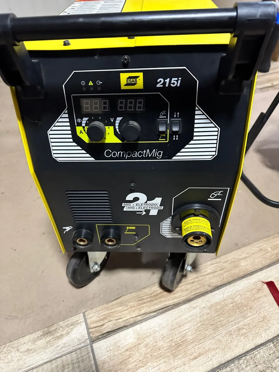 Máquina de Solda ESAB CompactMIG 215i