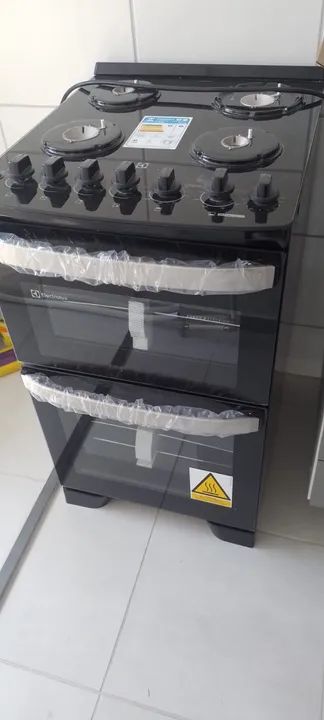 Fogão 4 bocas Electrolux Preto Experience Mesa vidro, 2 Fornos e Tripla Chama (FE4DP) 220V - Foto 2