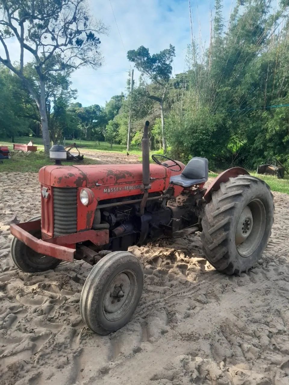 Trator Massey Fergusson 50x c/ Roçadeira
