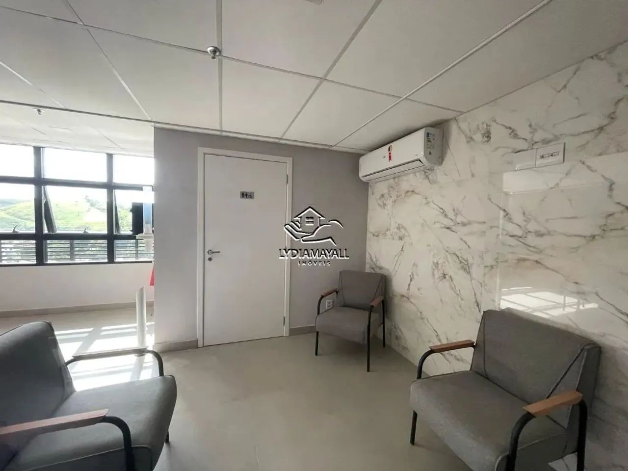LM9691-LOCAÇÃO E VENDA DE SALA 25 M2 EM CENTRO EMPRESARIAL NO CENTRO DE TRÊS RIOS RJ