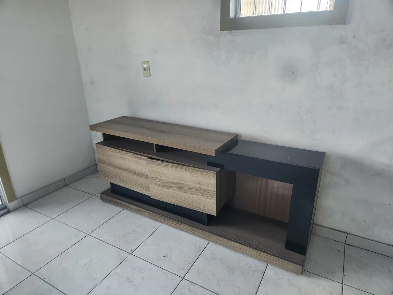 Rack moderno em madeira e preto