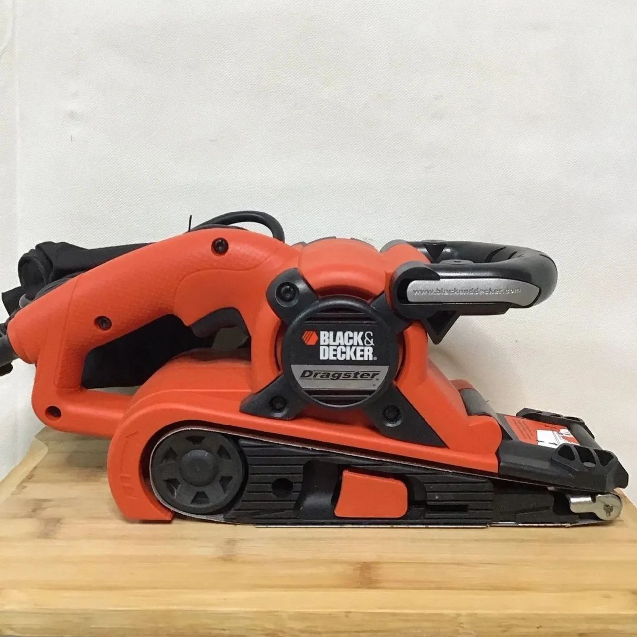 Lixadeira cinta black decker 