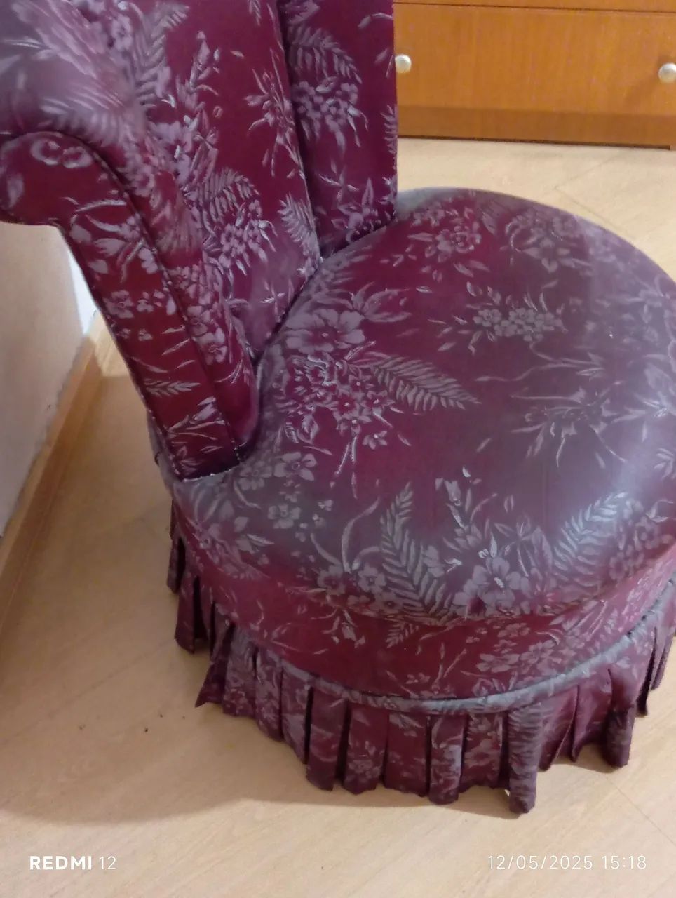 Poltrona vintage em tecido floral - Foto 4