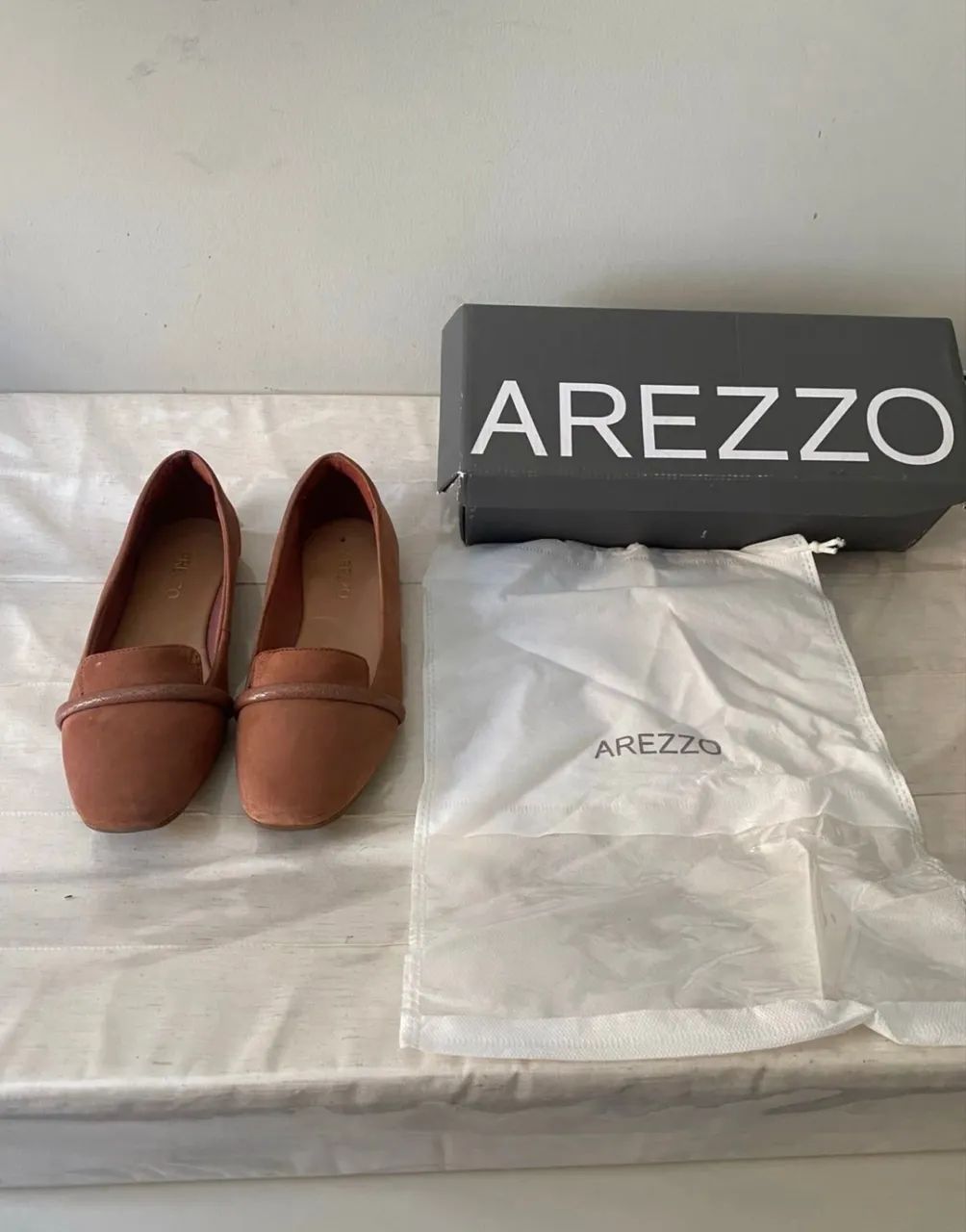 Sapato fechado Arezzo acamurçado 