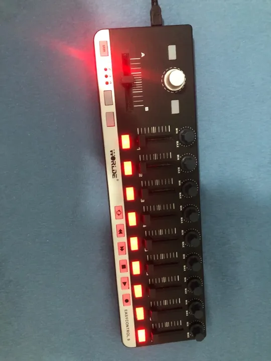 Controlador MIDI World Wide EasyControl 9