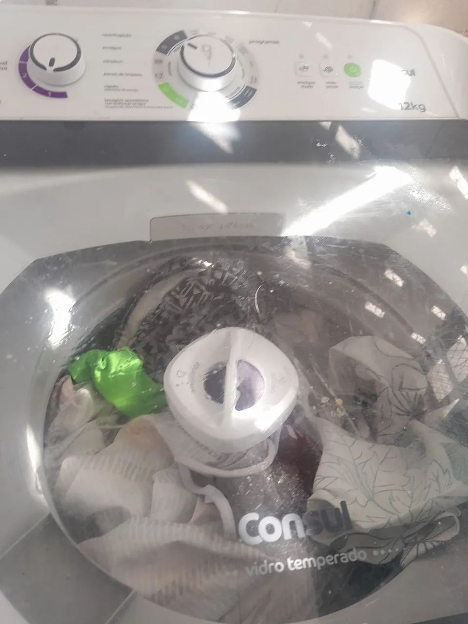 Maquina de lavar bem conservada apresenta um barulho .Vendendo barato 