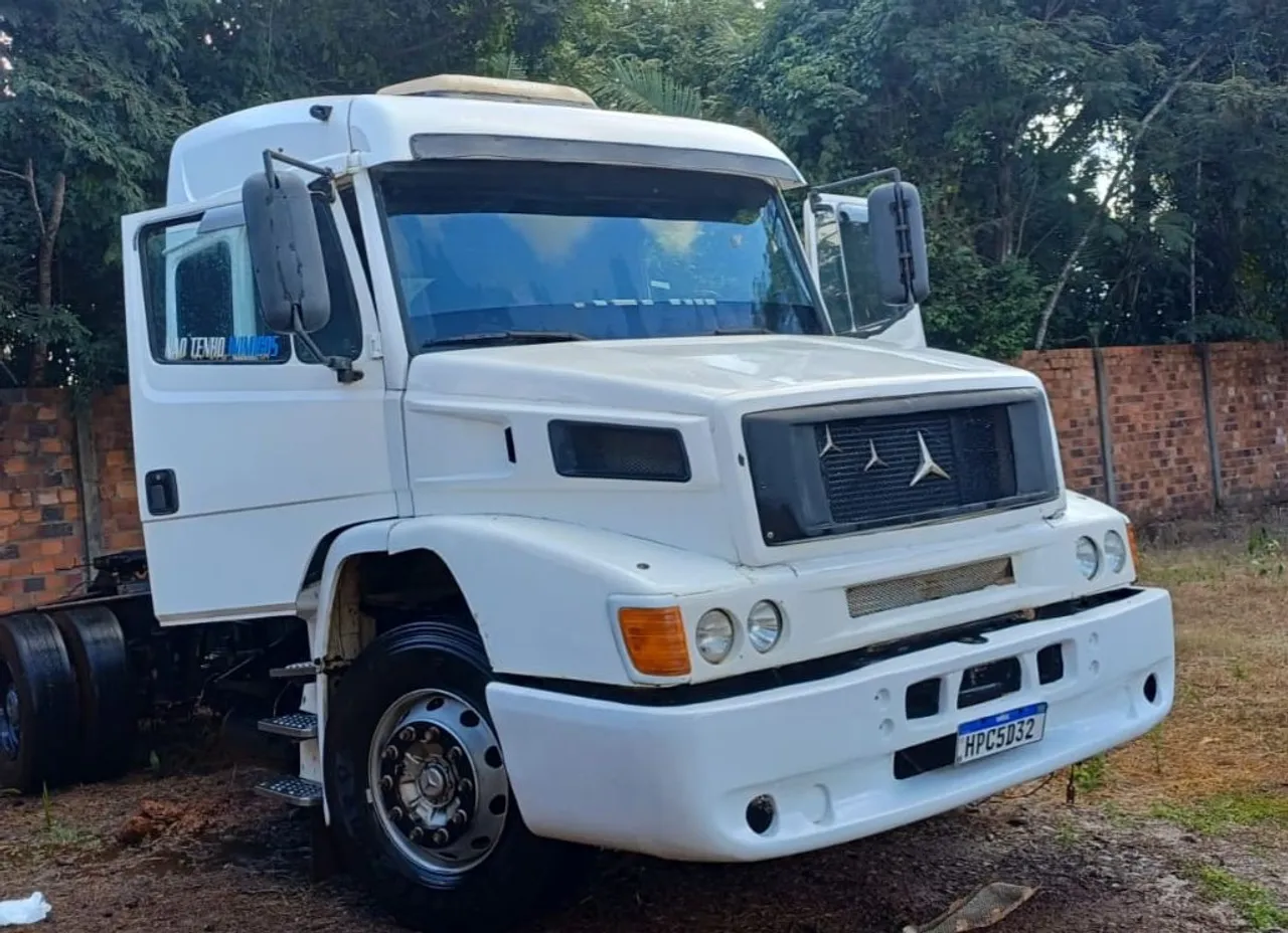Caminhão Mercedes-Benz