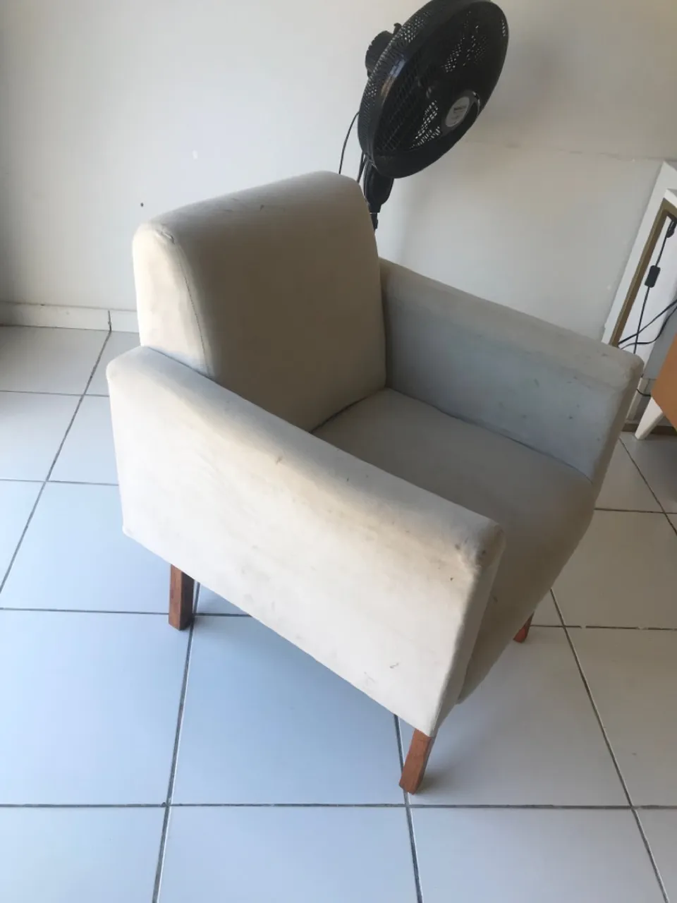 2 Poltronas Clássica em Tecido - Conforto e Elegância