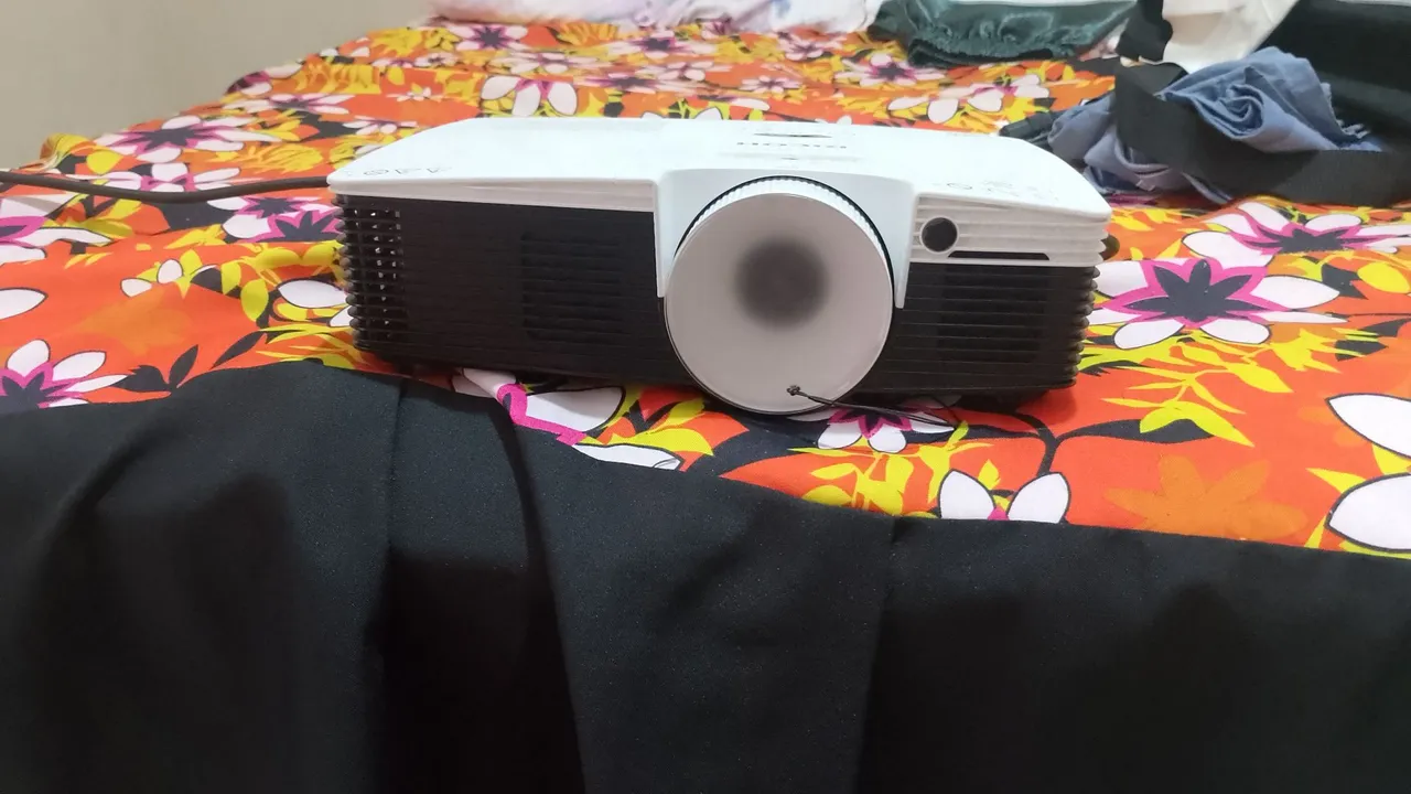 Projetor Multimídia Portátil - Ótimo Estado