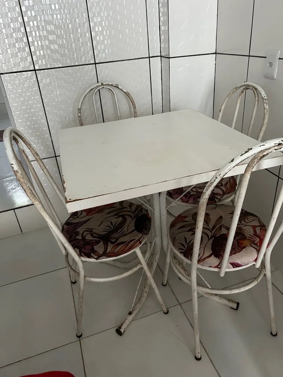 Mesa 4 cadeiras 
