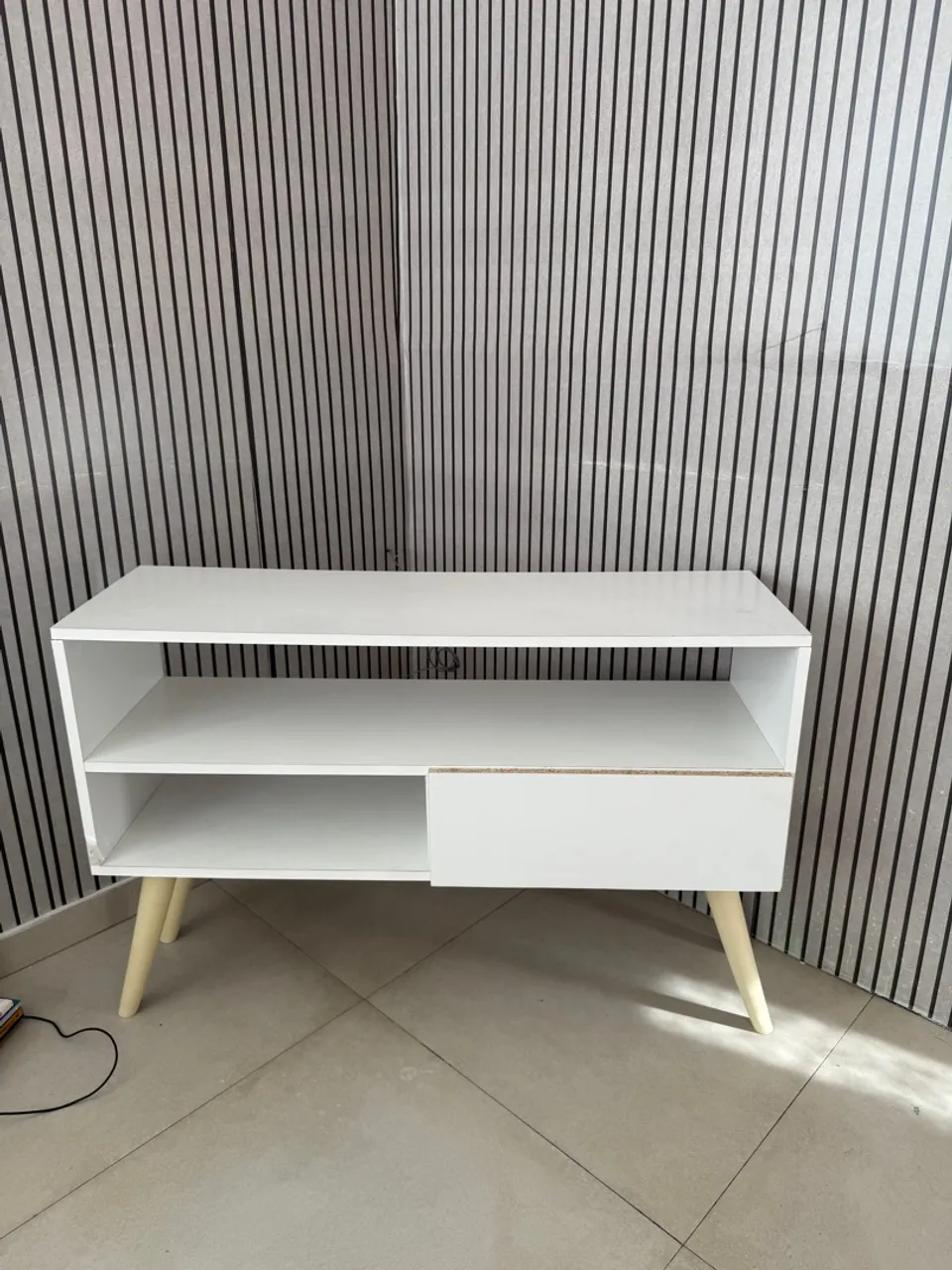 Rack Para Tv Até 43 Polegadas 1 Porta 2 Nichos Pés Ca
