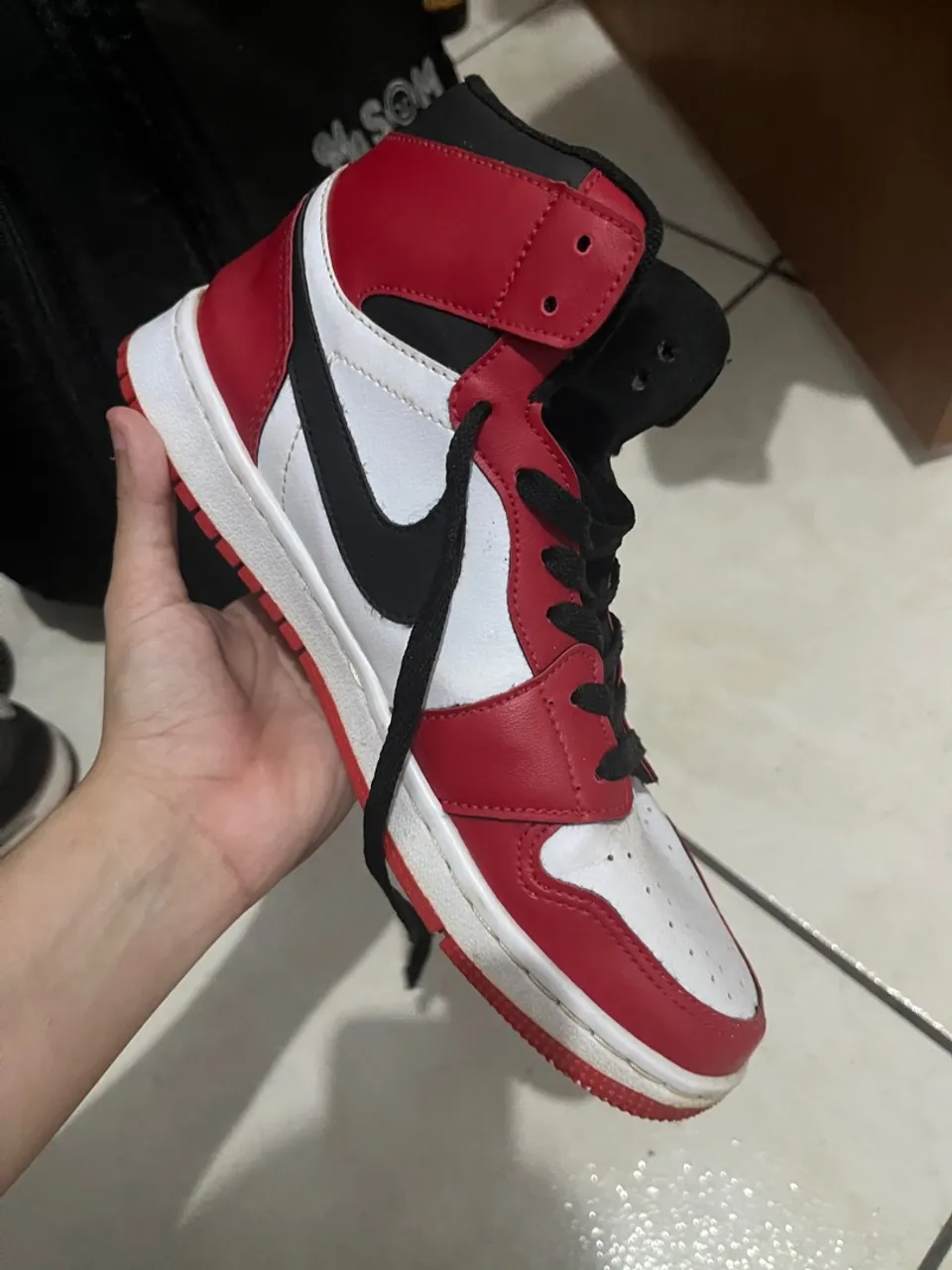 Air Jordan 1 Retro High OG - Vermelho e Branco
