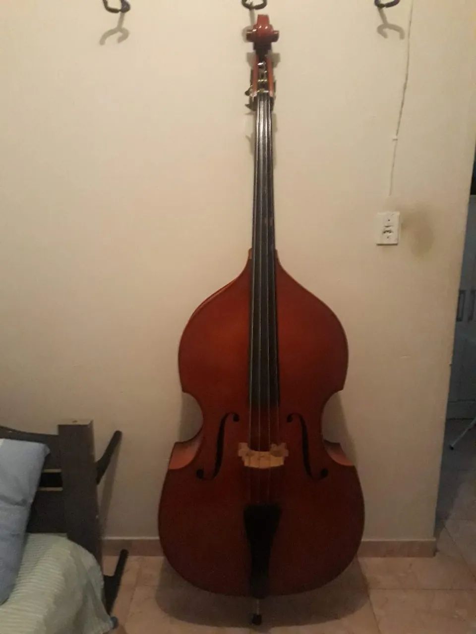 Baixo acustico 4/4 restaurado, com cordas thomastik. - Foto 2