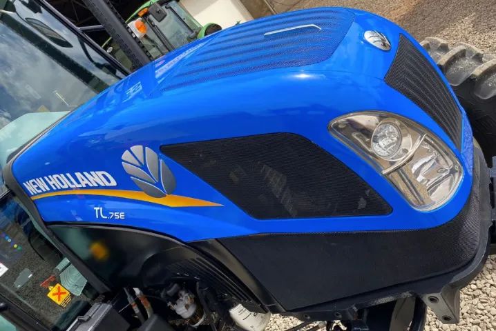 Trator New Hol 2017 - Foto 2