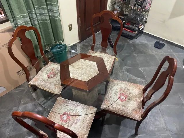 Mesa de Jantar de Vidro com base em Travertino + 4 Cadeiras - Foto 2
