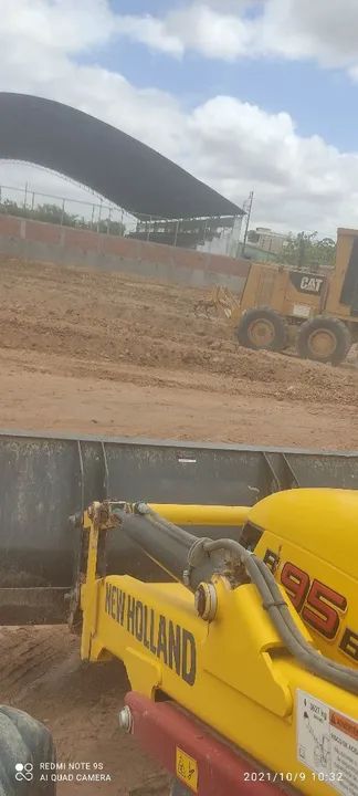 Executamos terraplanagem, drenagem, demolição, supressão vegetal 