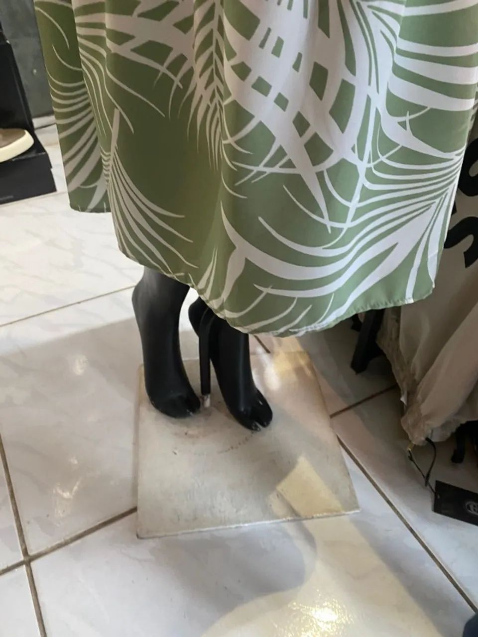 manequim feminino de fibra - Foto 2