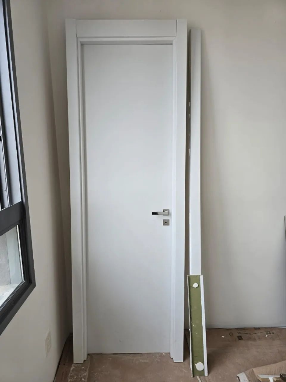 PORTA DE 60cm x 210cm COM GUARNIÇÕES - NOVA!!! 