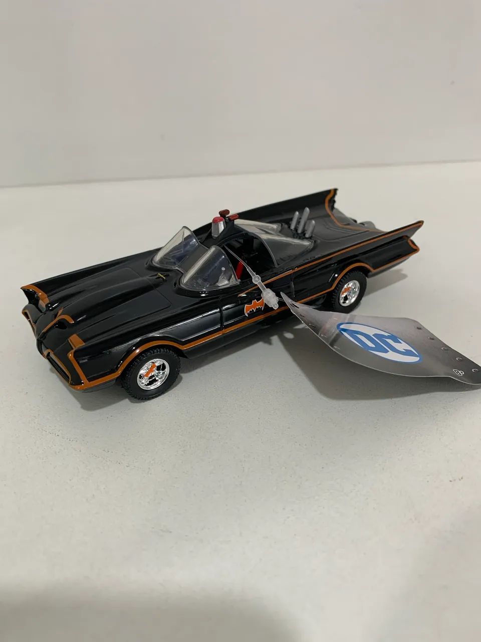 Miniatura 1:32 batmóvel série 