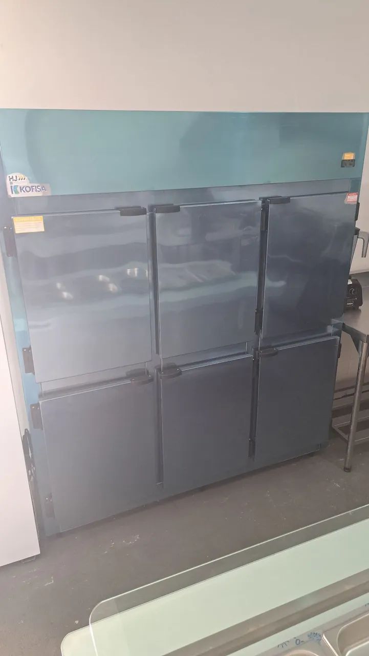 A. Mini câmara geladeira 6 portas inox 