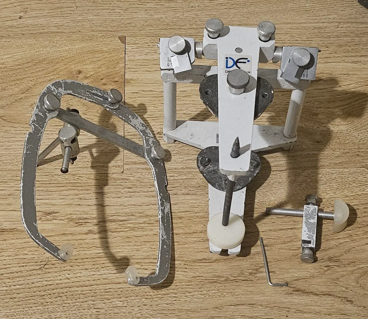 Articulador Semi-Ajustável Dentflex
