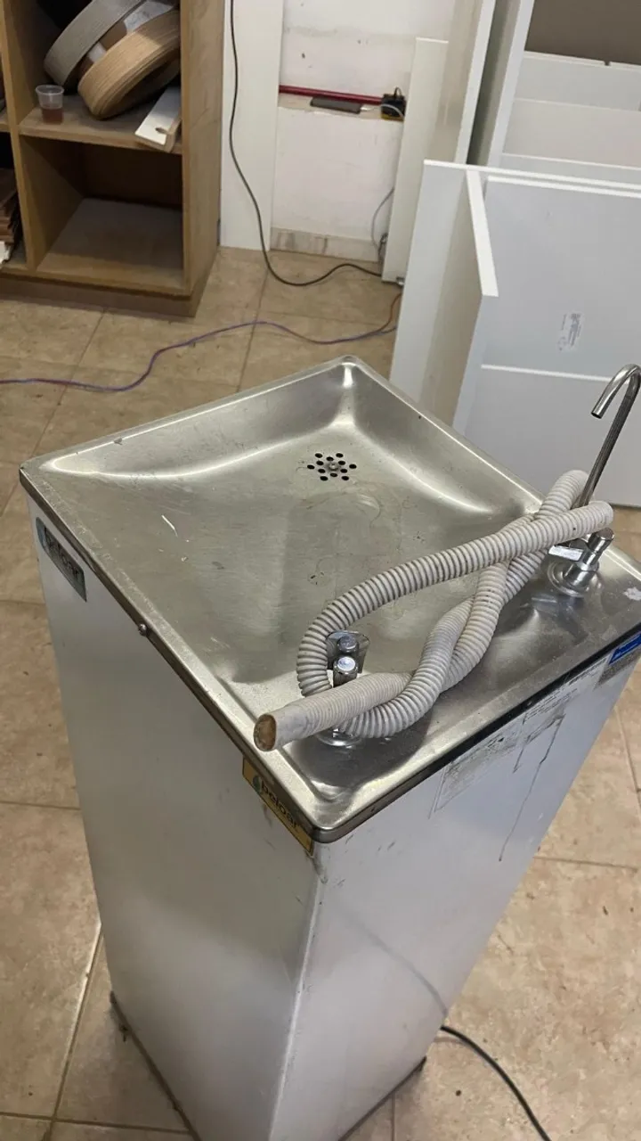 Bebedouro de água gelada Inox usado Beloar