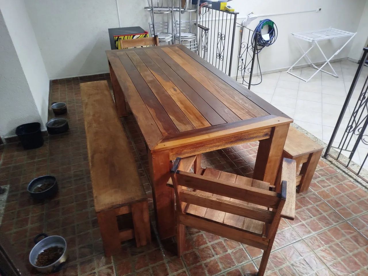 Mesa Rústica Nova madeira 2 m x 90 cm mais bancos e cadeiras estilo RACK 
