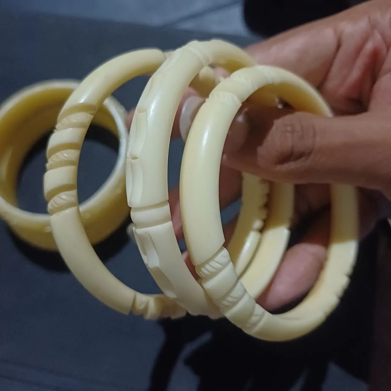 5 braceletes antigos em baquelite  - Foto 4