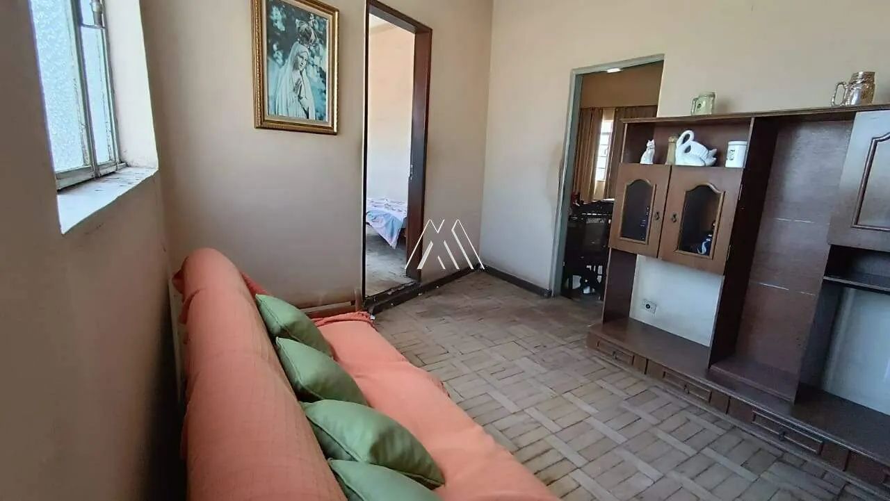 Vendo casa em Itaúna em excelente localização! - Foto 2
