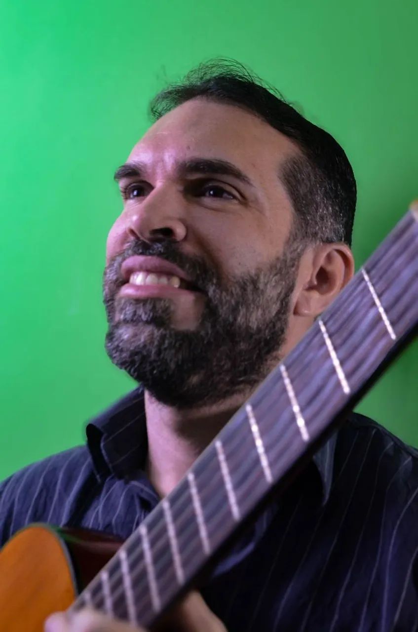 Alexandre Maia Espaço Musical - Aulas de voz e violão, guitarra, baixo e ukulele.