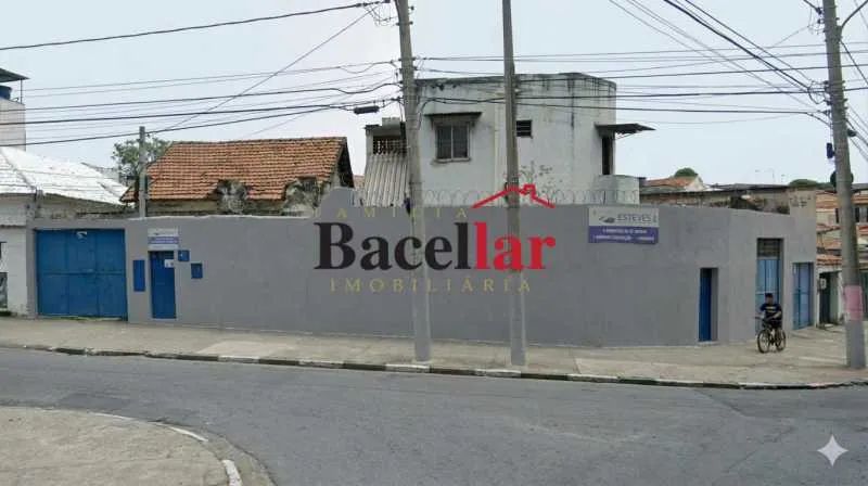 Casa de rua : / Residencial / Benfica