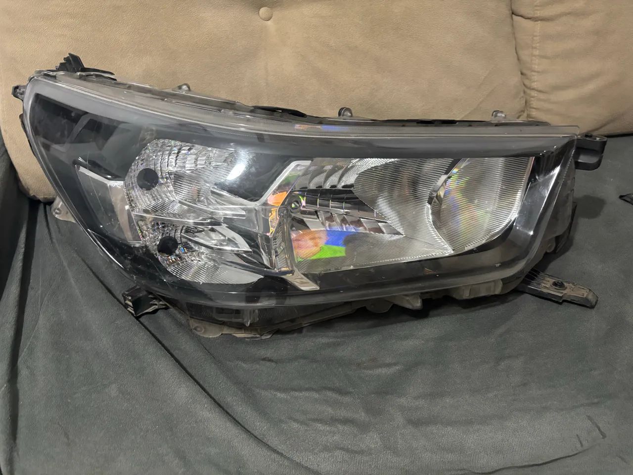 Farol HILUX 2024