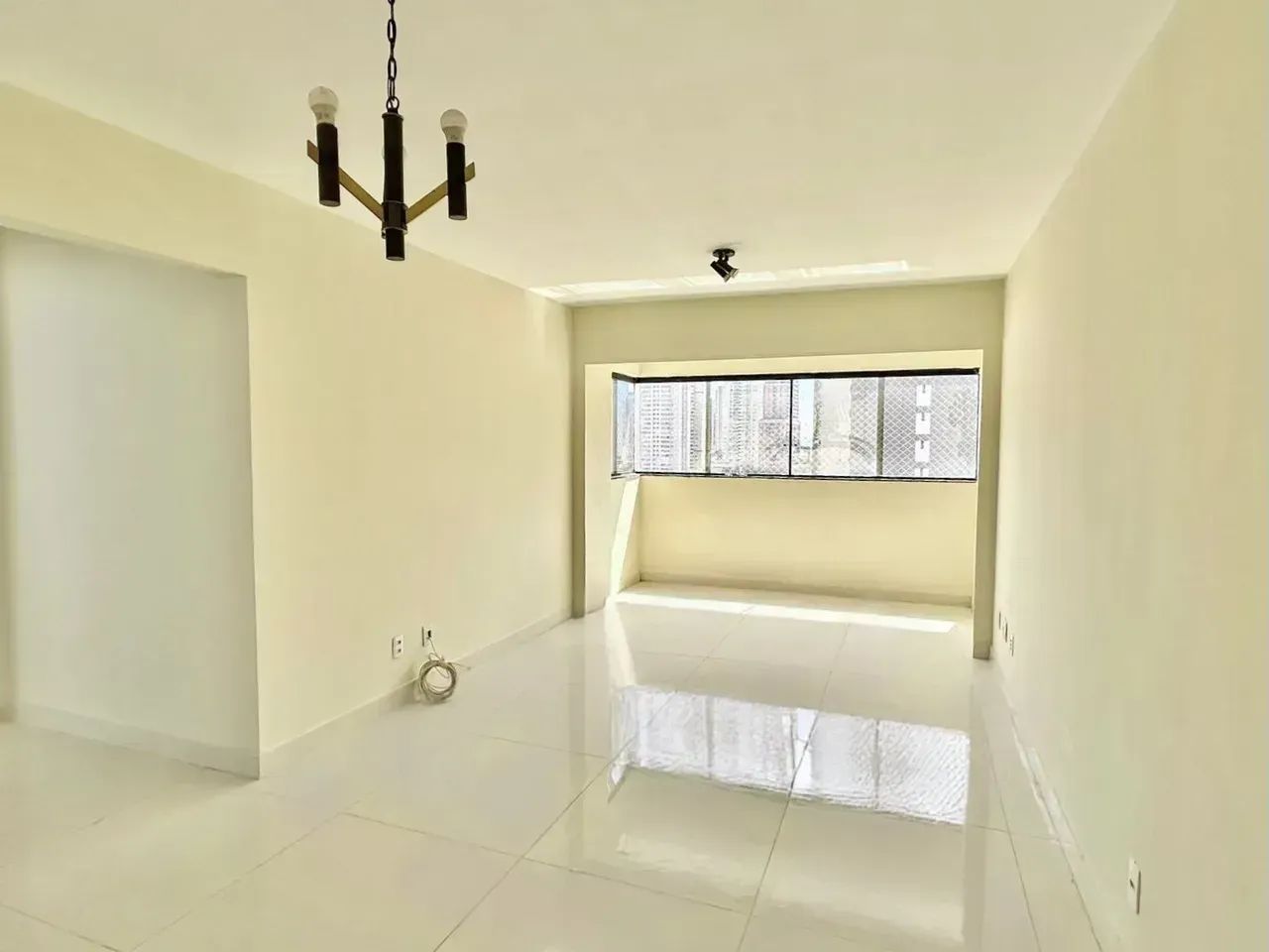 Apartamento, com 87 m2, sendo 3 quartos com 1 suíte, cozinha separada da sala e 2 vagas de - Foto 2