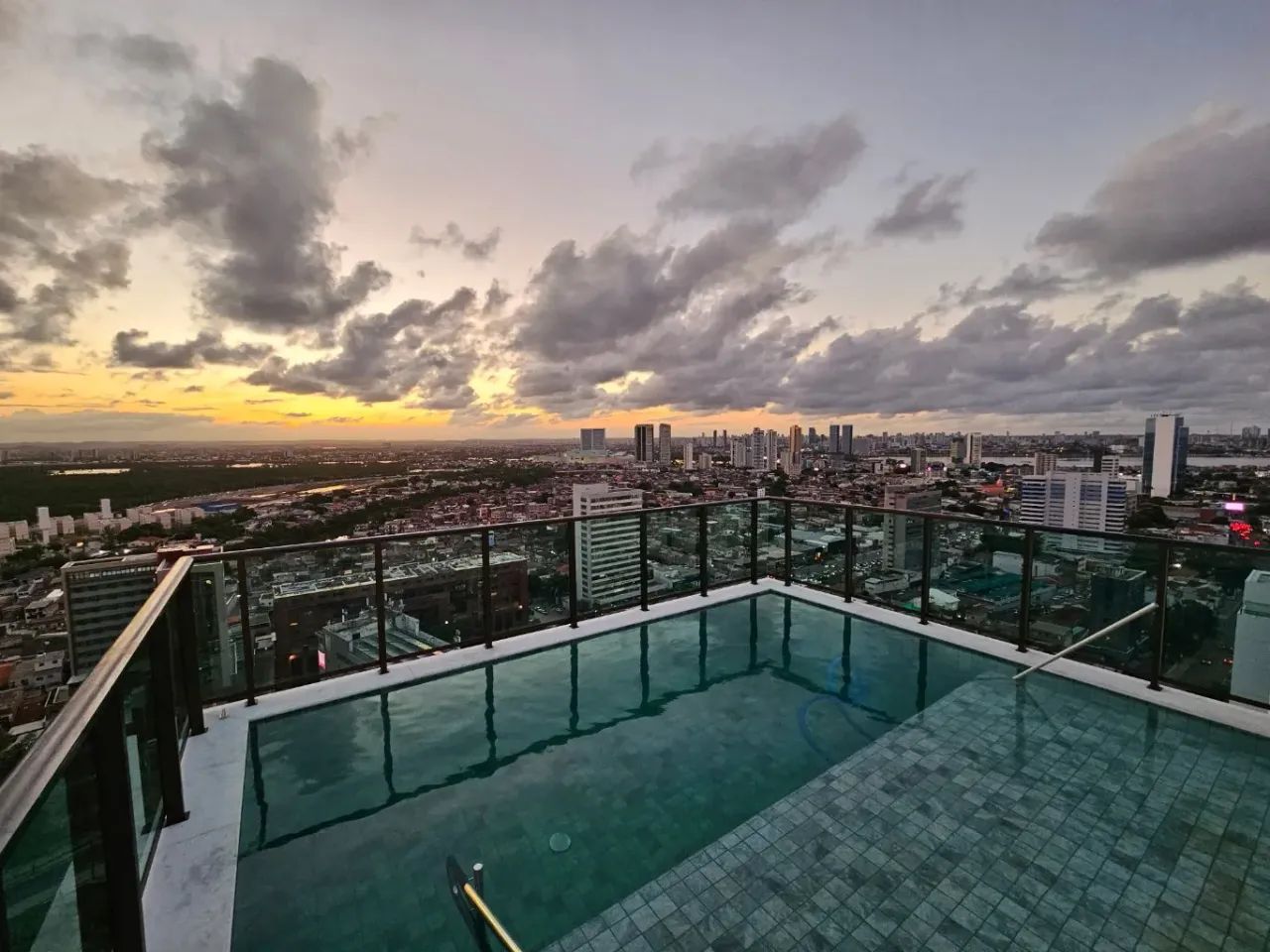 Apartamento no Pina com 79m2, 3 quartos e com área de lazer !