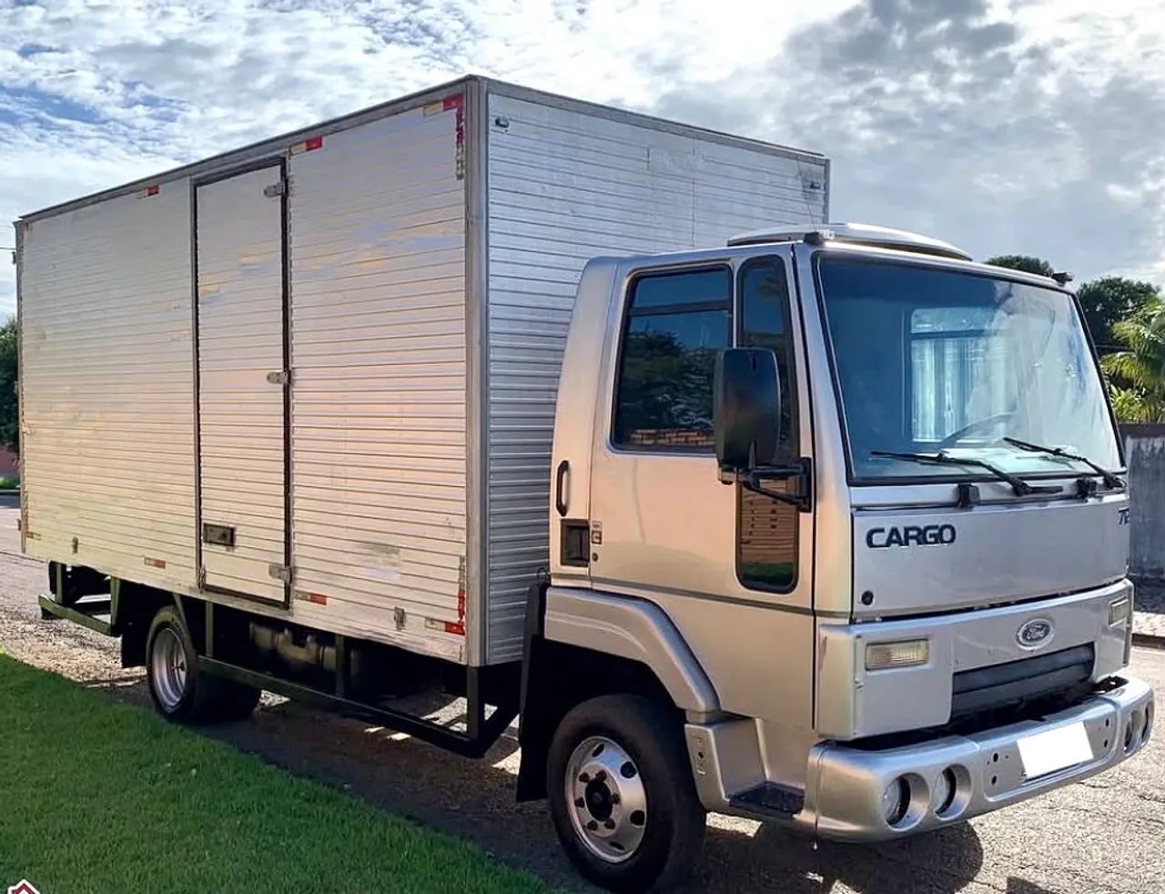 Ford cargo 712/baú/2011