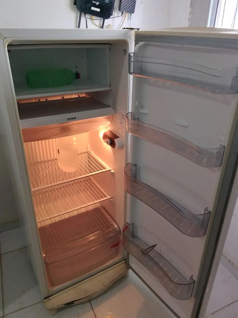 vende-se geladeira Consul bem conservada  - Foto 4