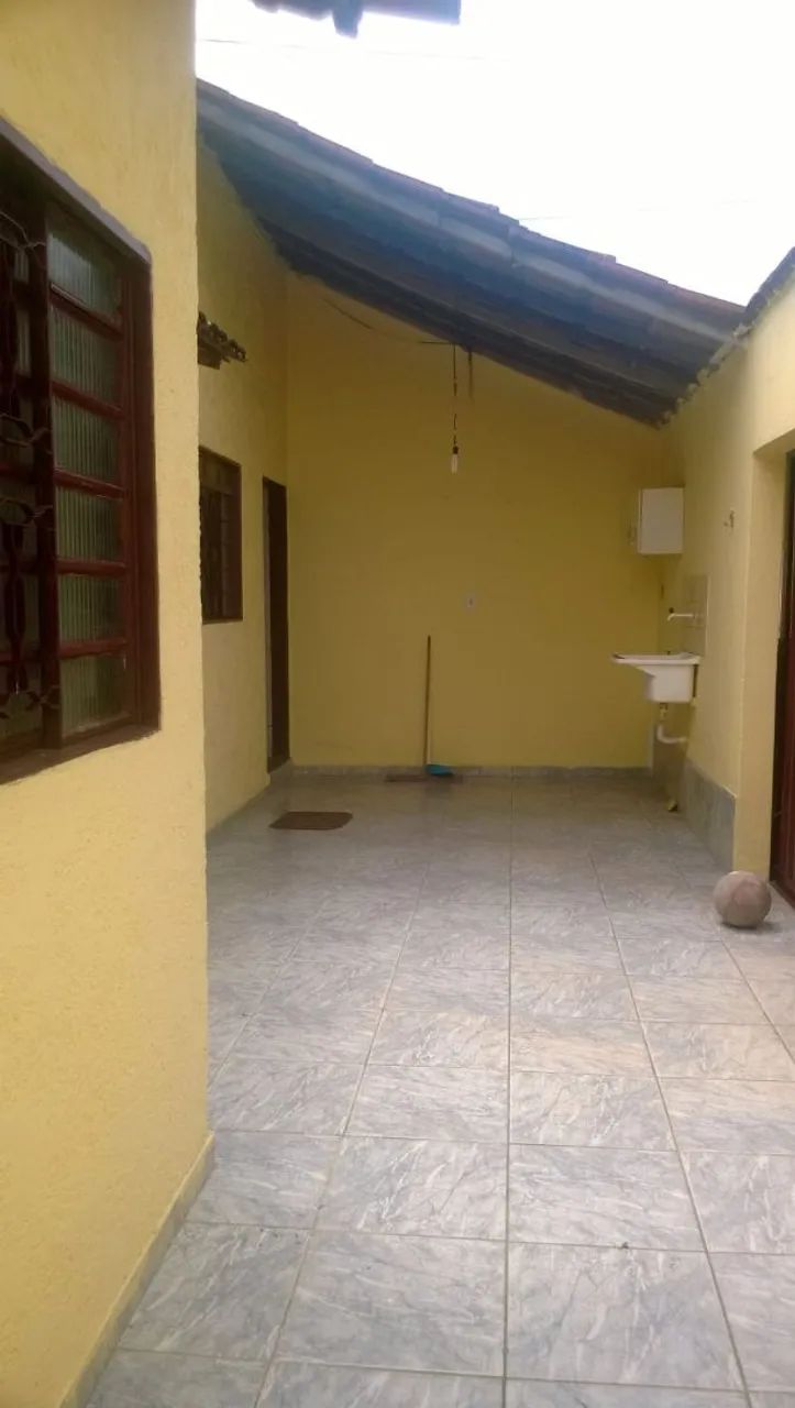Alugo casa de fundos 2 quartos Cruzeiro Velho 