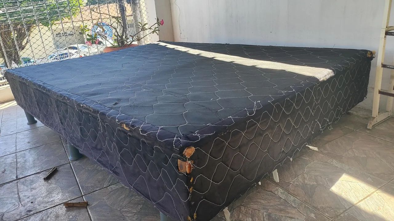 Cama casal. Base+colchão 