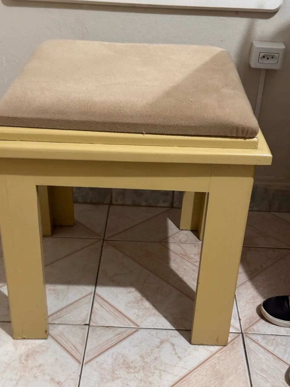 Cama,guarda roupa ,criado mudo e puf - Foto 2